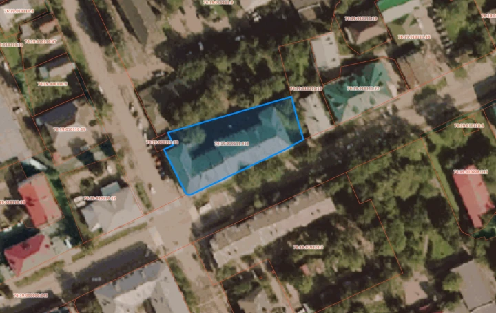 Здание 3-х этажное, общ.пл. 2845,9 кв.м, земельный участок, общ.пл. 2074 кв.м: Ярославская область, г. Ростов, ул. Покровская (бывш. Ленинская), д. 40